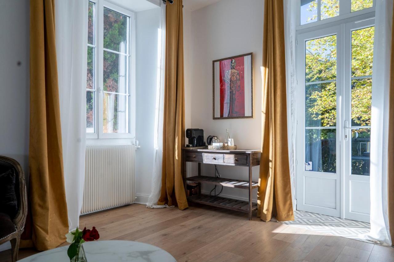 Chateau Des Ayes - Chambres & Suites Saint-Étienne-de-Saint-Geoirs Zewnętrze zdjęcie